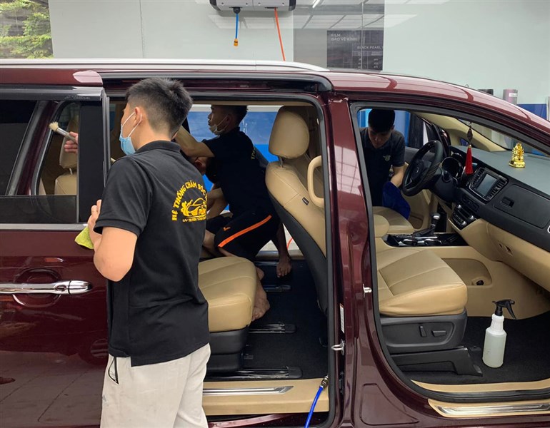 Quy trình vệ sinh nội thất ô tô 1 cách kĩ càng