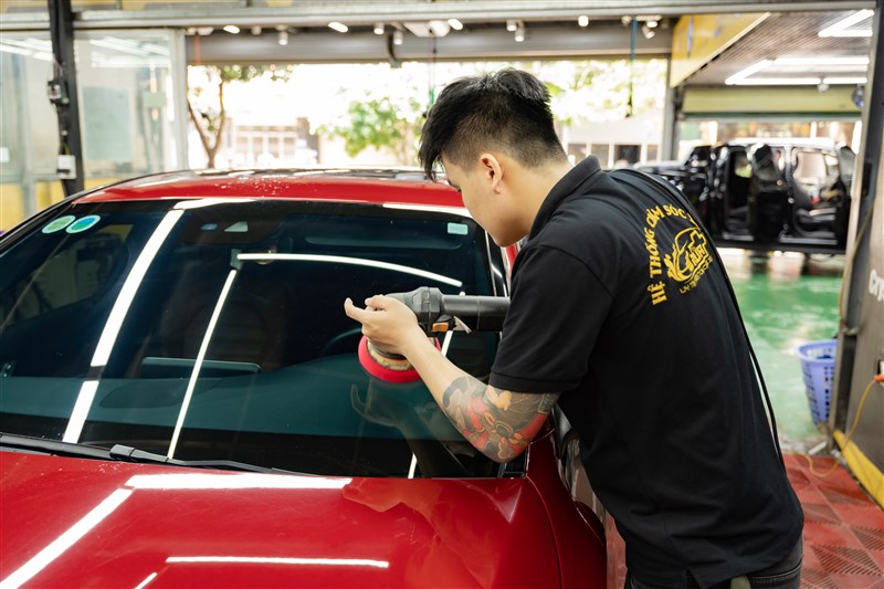 Đánh bóng xe cần lưu ý những gì để tránh làm hại đến bề mặt xe?
